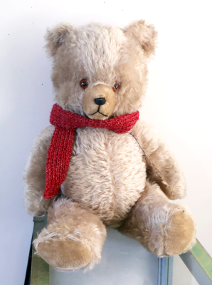 ドイツ　ベージュのふわふわベアを開く