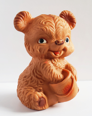 ドイツ　ソフビアニマル　はちみつを食べるくまを開く